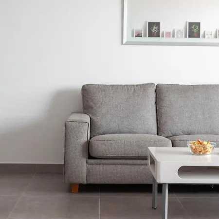 White شقة ماكارسكا