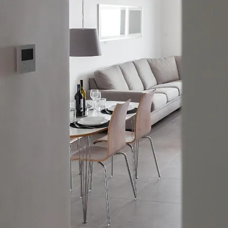 شقة White